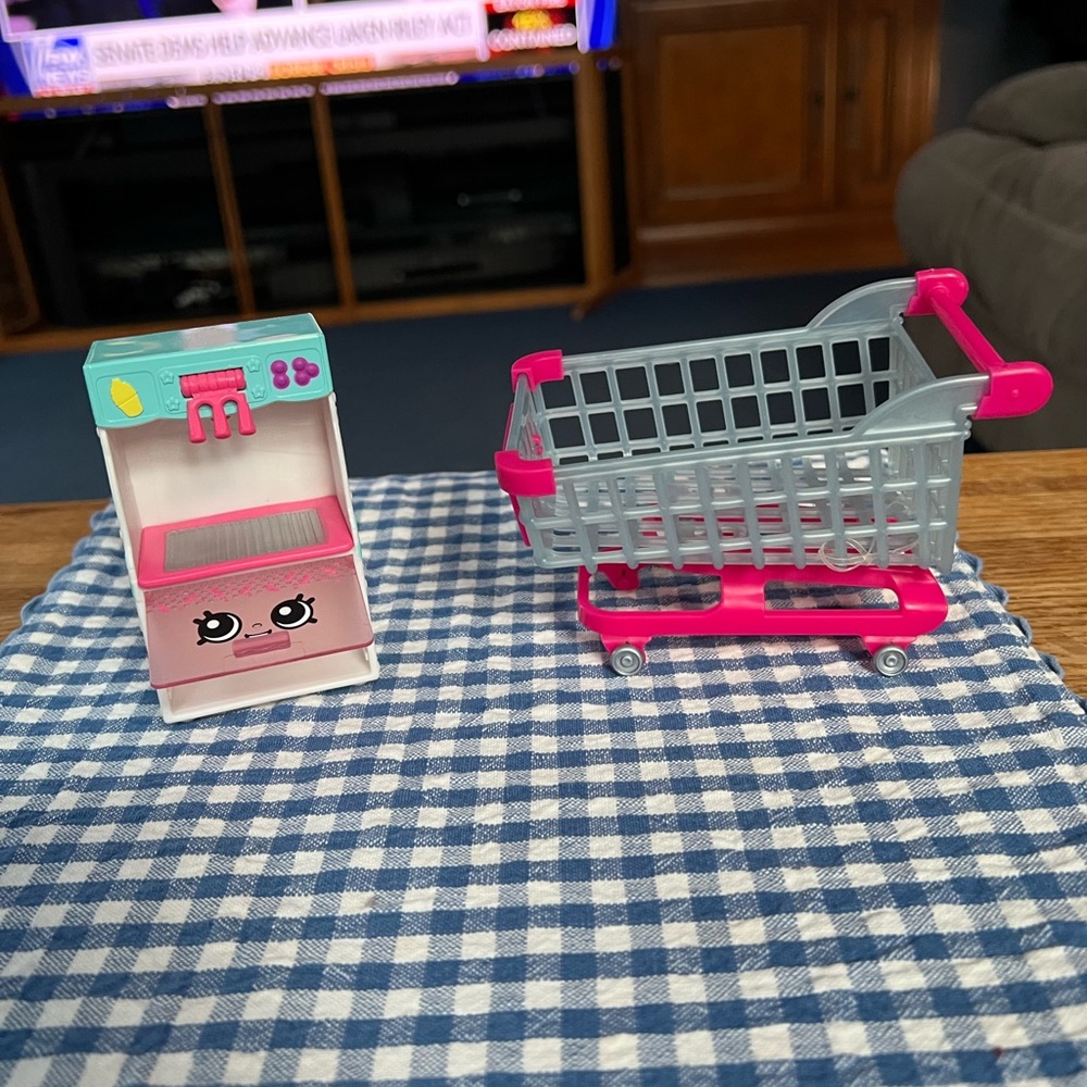 Shopkins Pink Shopping Trolley Cart and Shopkins Ice Cream Machine